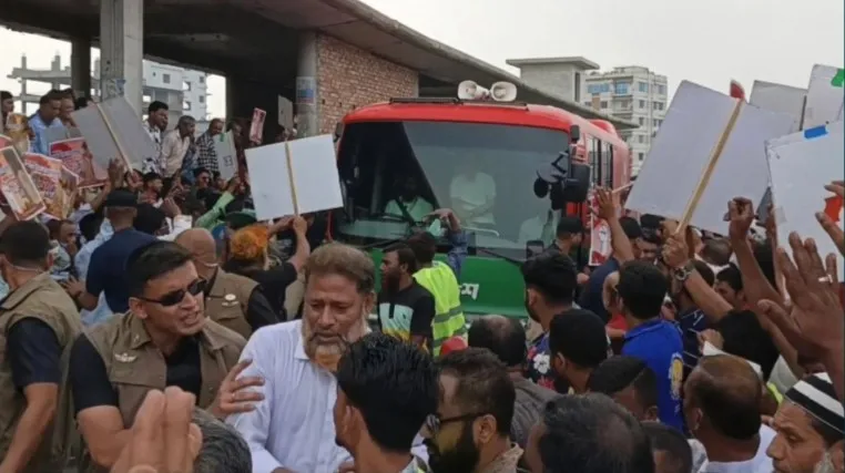 প্রধানমন্ত্রীর গাড়িবহর থামিয়ে বিএনপি নেতার মুক্তি দাবি